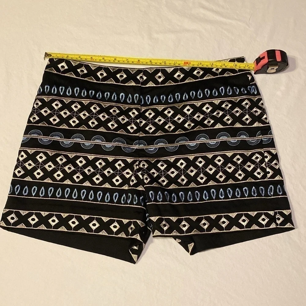 White House Black Market Women’s Chino Embroidered 5 Inch Short Size 10 NWOT